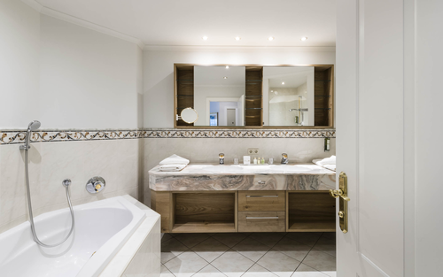 Badezimmer Suite Royal (c) Hannes Niederkofler (Peternhof)