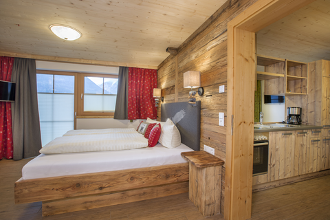 Appartement Adlerhorst mit Doppelbett und offener Küche (c) Photoart Faistauer (Naturdorf Oberkühnreit)